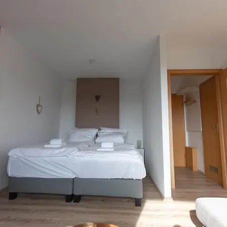 View - Balkon Mit Suedblick - Zentrale Lage - Eigener Parkplatz *